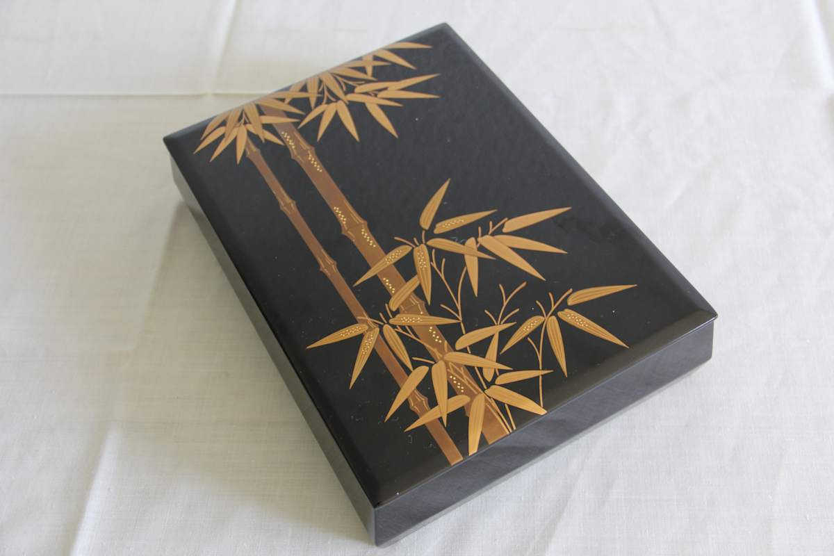 Maki-e lacquer box, Image 2.