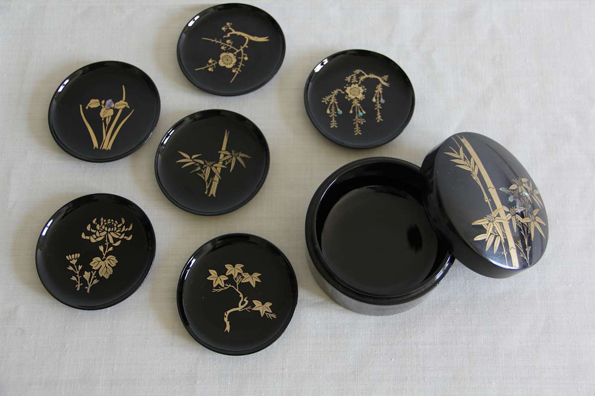 Small Maki-e lacquer box, Image 1.