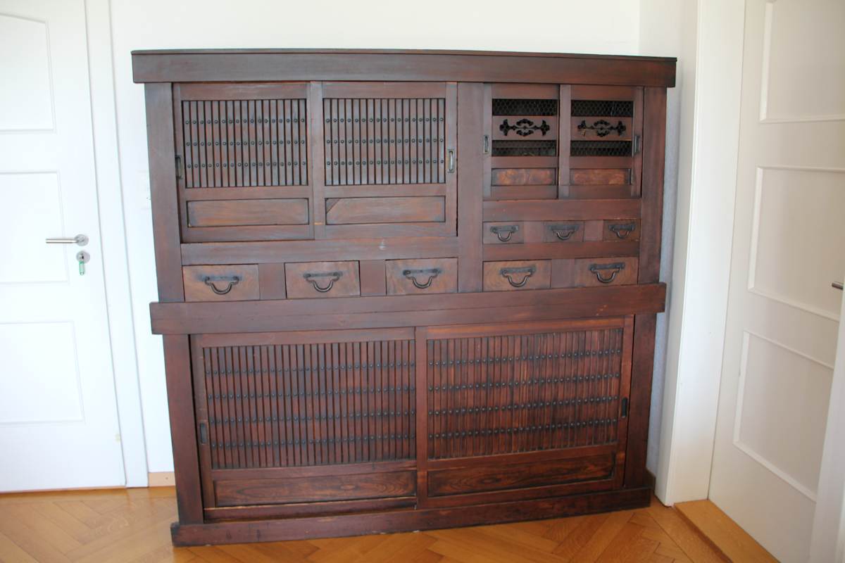 Mizuya-dansu, Image 1.