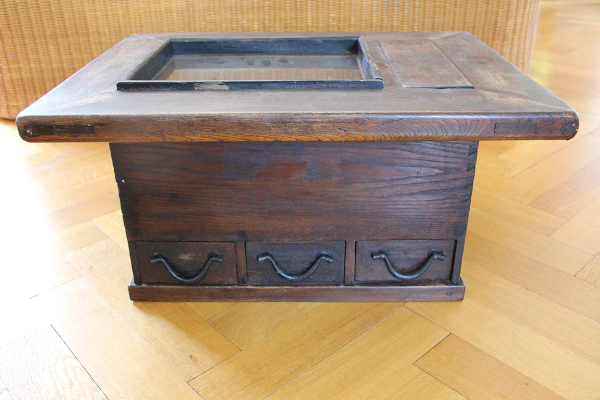 Wooden hibachi, Image 1.