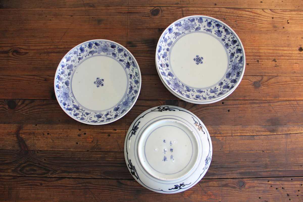 Small dinner plates, Image 1.