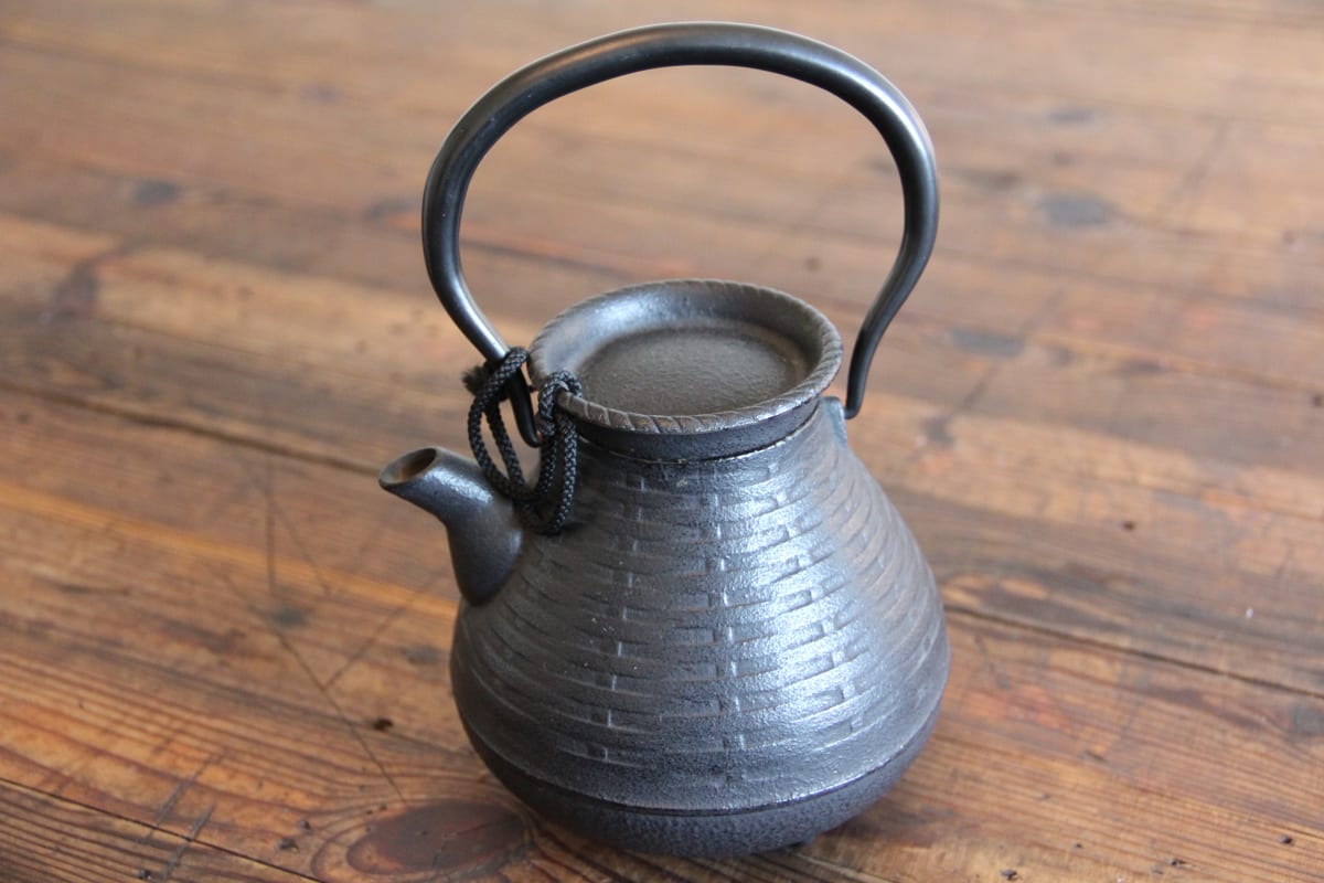 Iron tea pot 