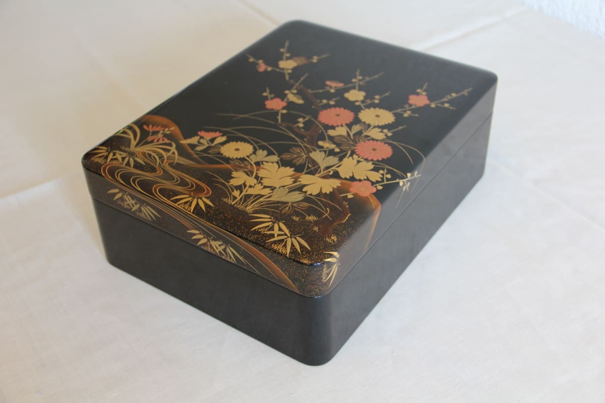 Maki-e lacquer box 