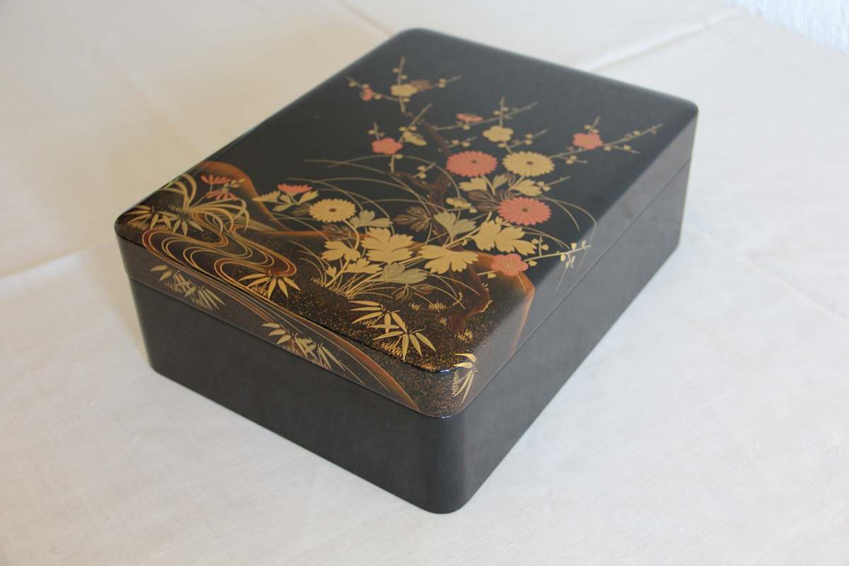 Maki-e lacquer box, Image 1.