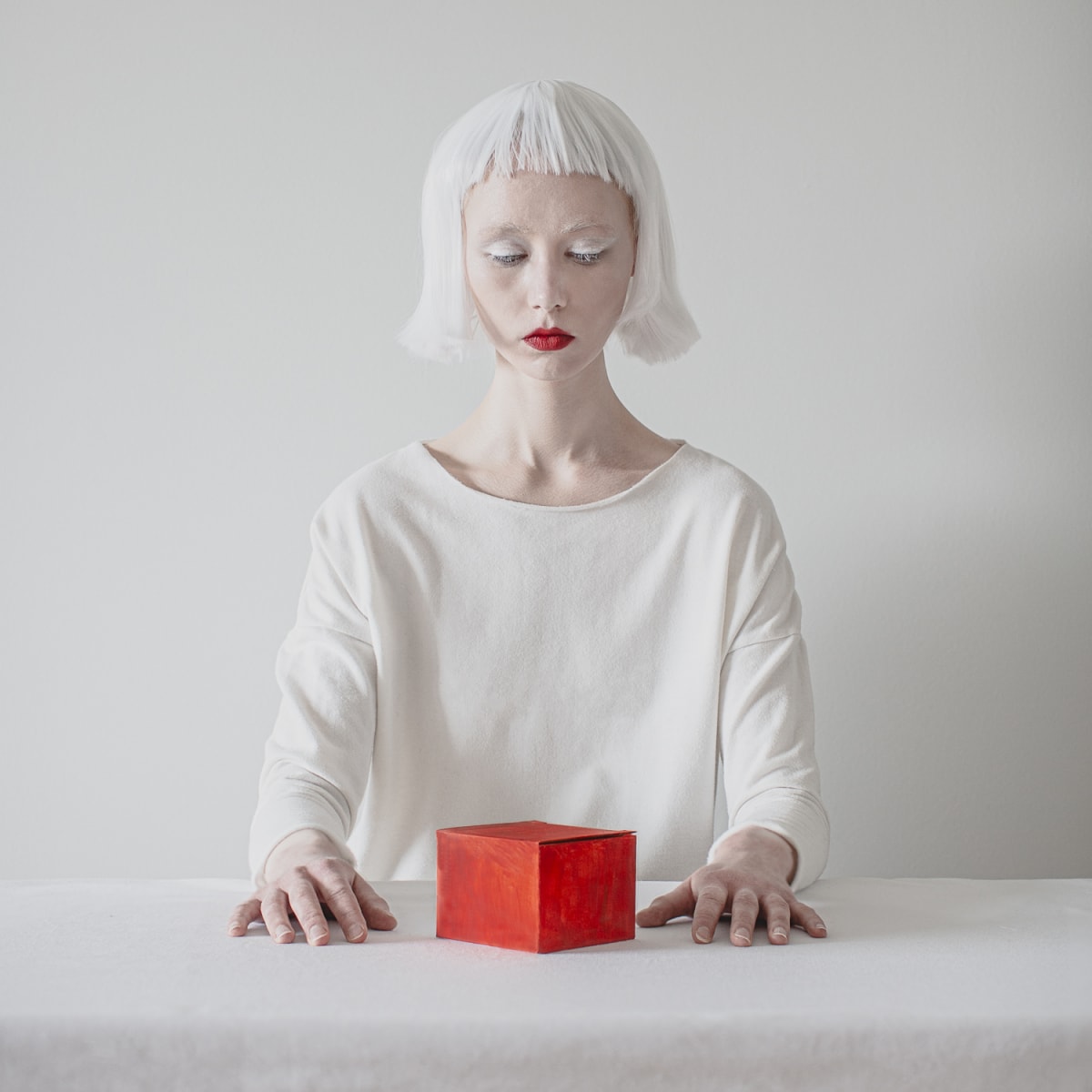 Detail by Dasha Pears  Image: Psychologists argue that a human being’s character and personality are largely the results of things that happened to him/her in the course of life. Some life situations leave a deep emotional impact on us, which stays with us for years and often goes into the subconscious. We take on an emotion, usually a negative one (fear, regret, anger), and carry it with us further, not even realizing that we have it. Yet, it does affect our behavior, perceptions, thoughts, views of the world, and even health. It’s never just one experience that influences us. It’s always the combination, the layers, which with time turn into so-called “emotional baggage” burdening us. At some point, this baggage can make us feel stuck completely when we feel depressed, enormously stressed, or deeply unhappy and not being able to understand why we think the way we think and why we do the way we do.

 

Psychologists say that if you have a memory that’s more than 18 months old and that causes an extreme emotional reaction in your mind, it means that this past event is holding you back from living your life fully. Often, getting back to those painful past events, digging them from your memory and experiencing them once again in your mind, accepting them, and transforming your initial emotional reaction to them is the only way to go on living. This project reflects the process of accumulating emotional baggage and getting rid of it in the end, becoming better and wiser. Cause there’s more to life than the past. Yet, a butterfly has to be a caterpillar first.