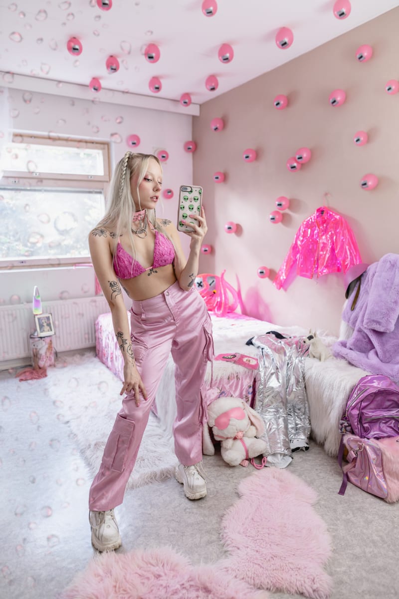 Professional Alien  Image: “Who am I today? An alien or an angel? Am I a demon or a fairy?” - she asks herself every morning deciding what to wear. She lives in the here and now and this “here and now” is constantly changing. She’s learning, playing, exploring. Her life is changing every moment, so there it flies, catch it! Selfie time! Click! Share...
The society norms and ways will be changed only, when opinion leaders hop on the wagon and start proclaiming better values, like conscious consumption, buying second-hand, stopping animal cruelty. Pins.ku is the rising star of Finnish pop-scene and a hugely popular instagram influencer. She doesn't eat meat, prefers fake fur and gets many of her unique style items from special second-hand shops. 