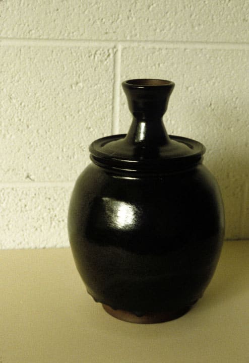 Black Cookie Jar w/ lid 