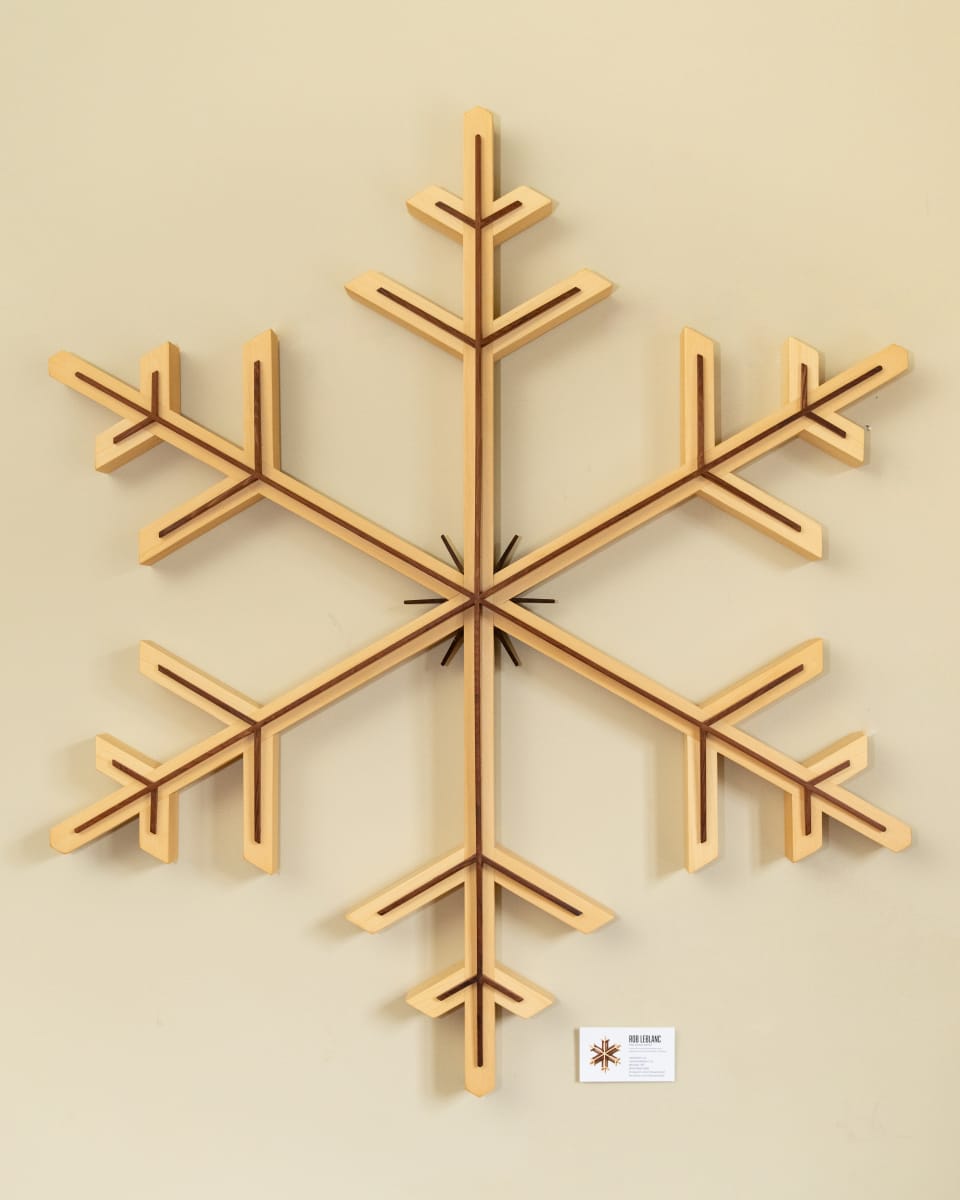 Large Basic Flake by Robert E LeBlanc  Image: Simple and striking.