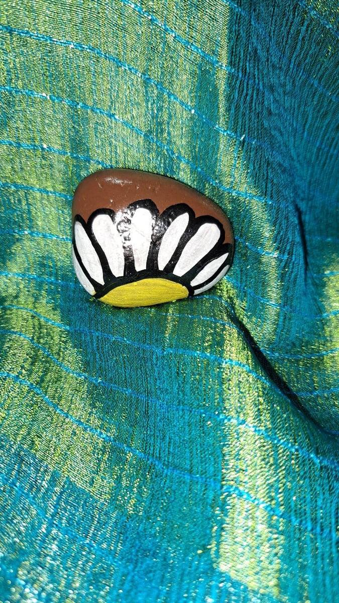 Painted Rock Daisy With Brown Background by Perry Art Productions "Finding The Beauty"              50% off entire site! 