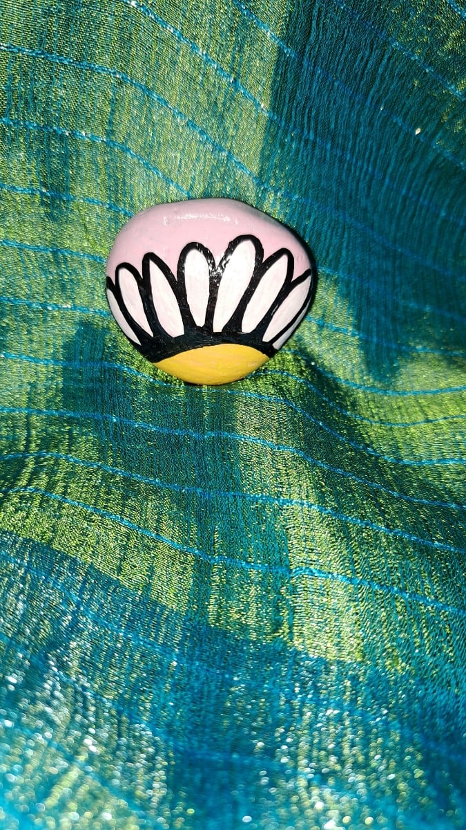 Painted Rock Daisy With Pink Background by Perry Art Productions "Finding The Beauty"              50% off entire site! 