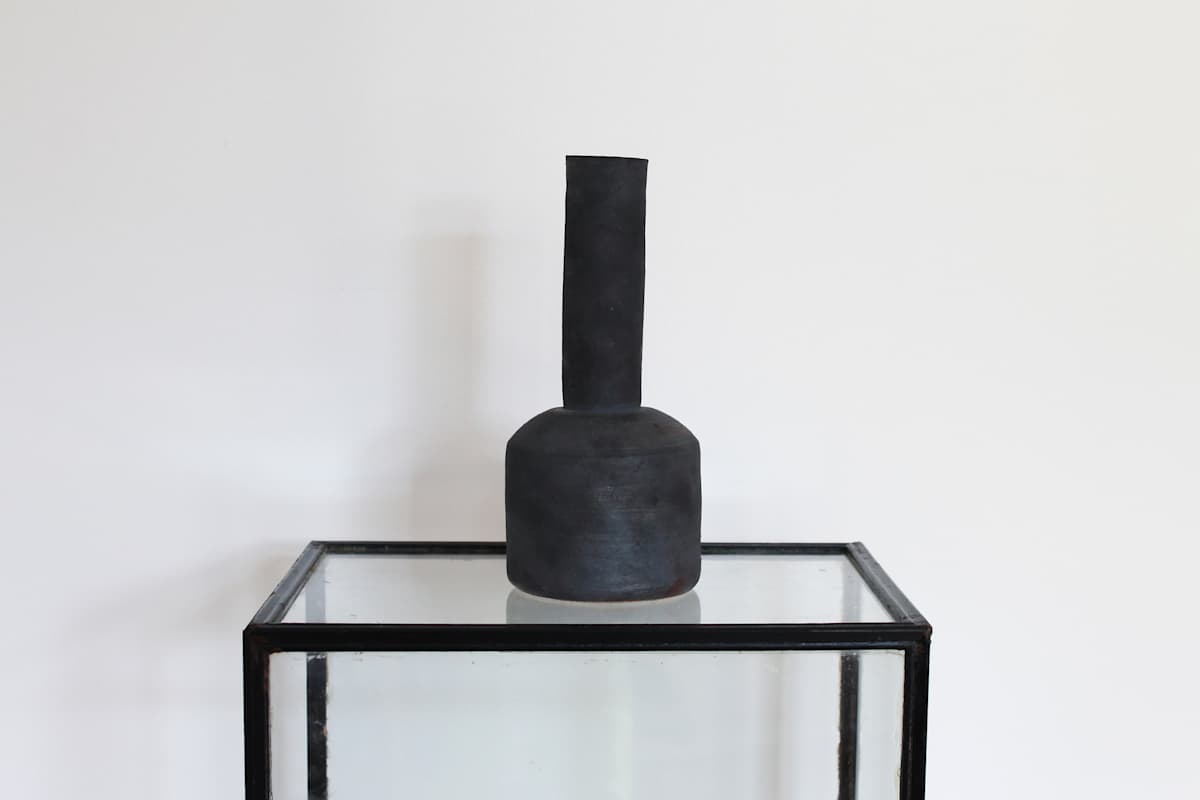 Mallet Vase by Benjamin Teague, Image 3.