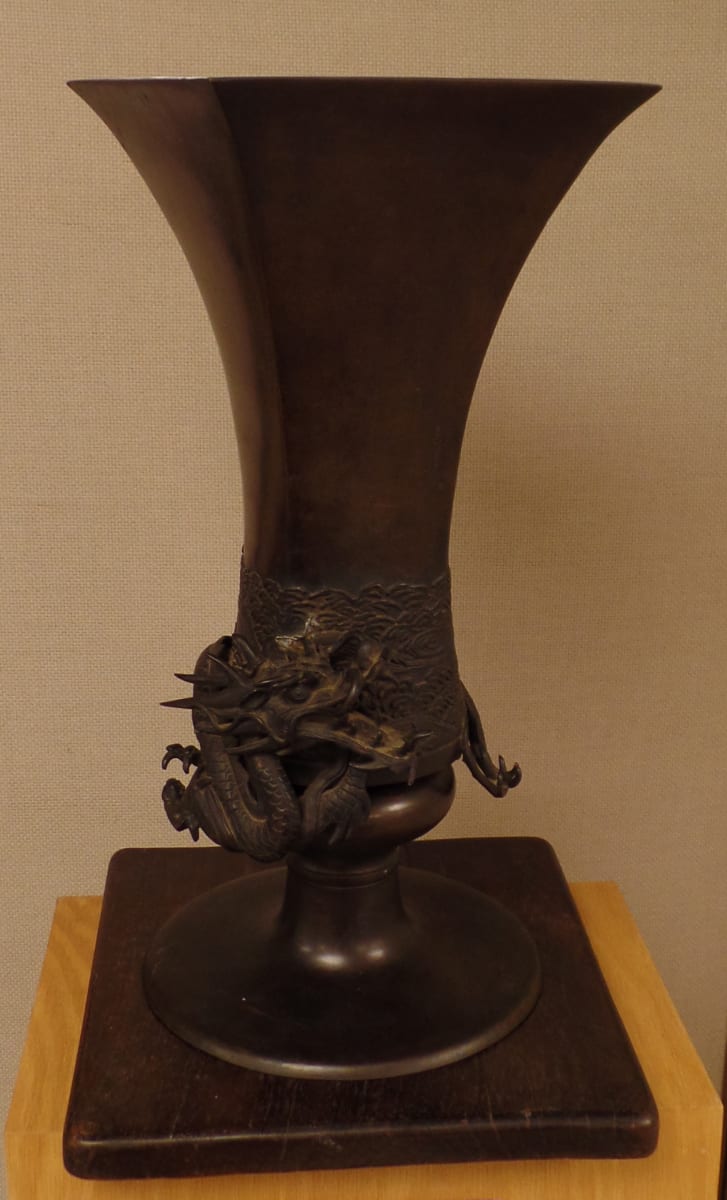 Dragon vase by Japanese culture, Image 1.