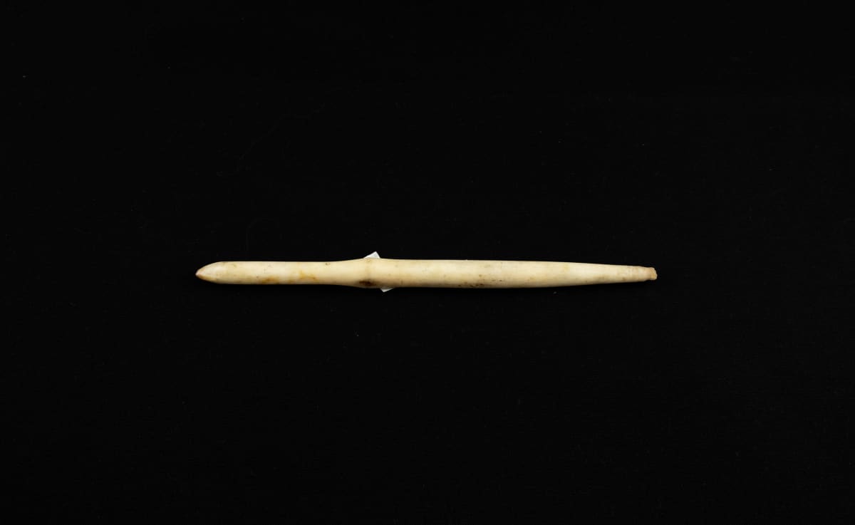 Ivory or bone object 