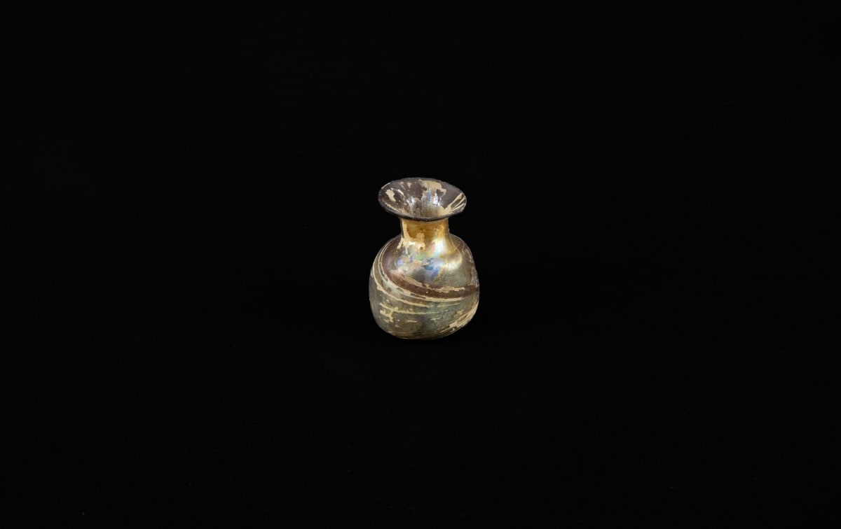 Blown glass bottle, Image 1.
