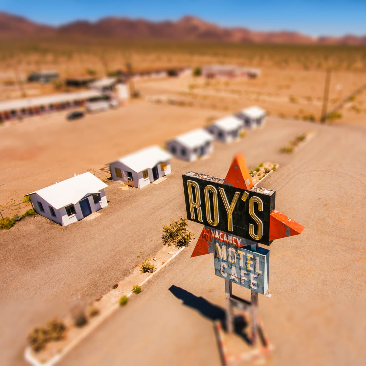 Roy's Motel & Cafe by Raf Willems 