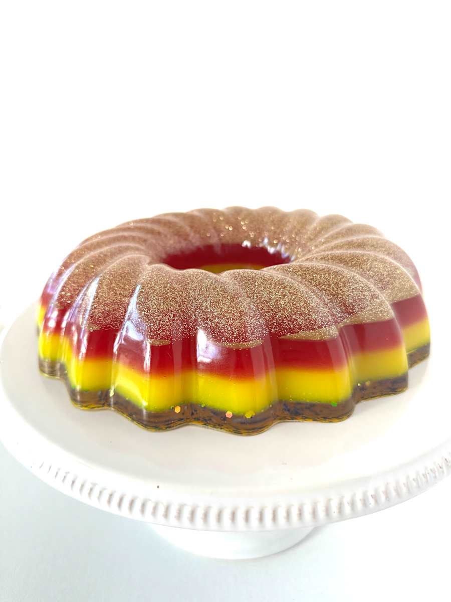 Large Bundt 2 by Shiri Phillips 