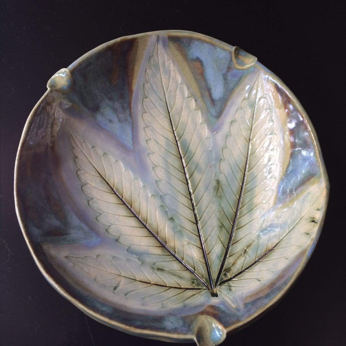 Light and lovely 420 leaf impression ash tray by Nell Eakin, Image 3.