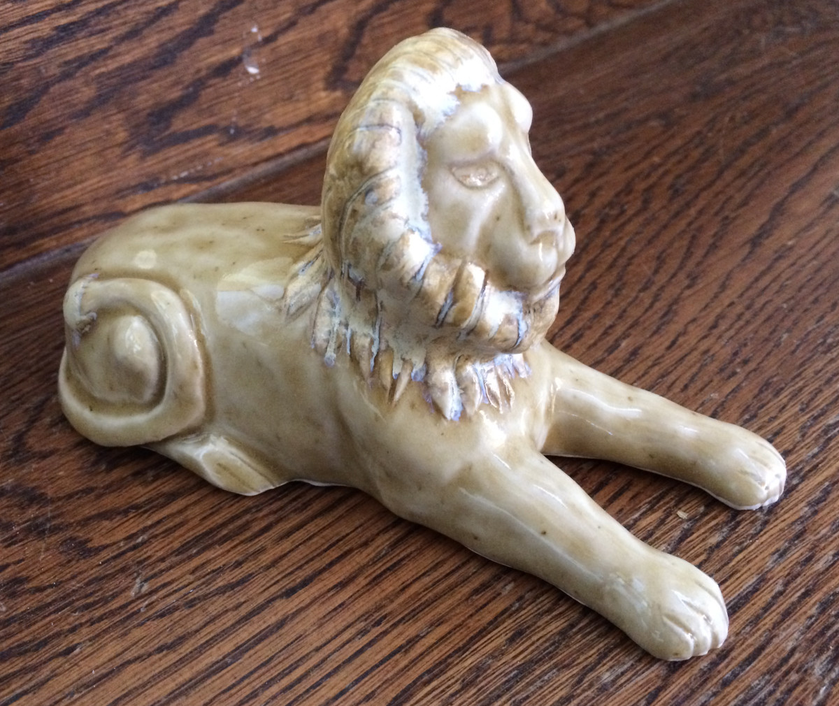 Leonard the lying lion by Nell Eakin 