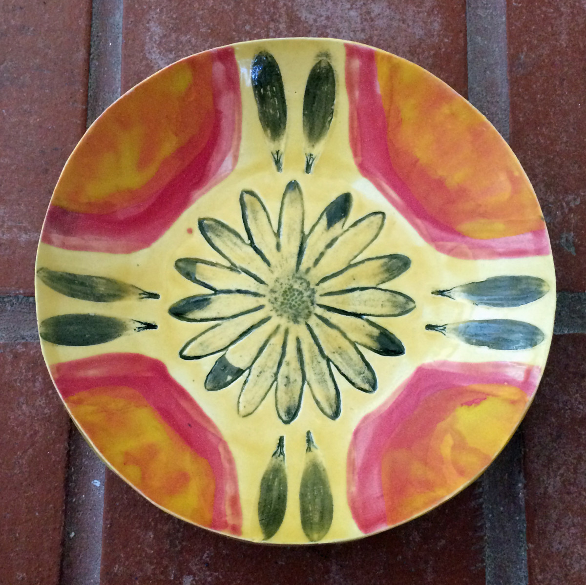 Daisy bowl, in oranges by Nell Eakin 