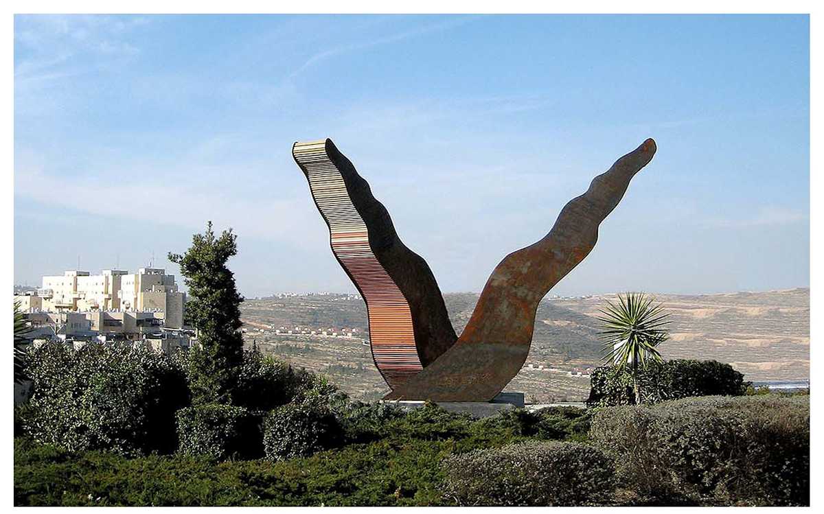 כנף אל כנף 'Wing to Wing' by Dorit Feldman Legacy Fund 