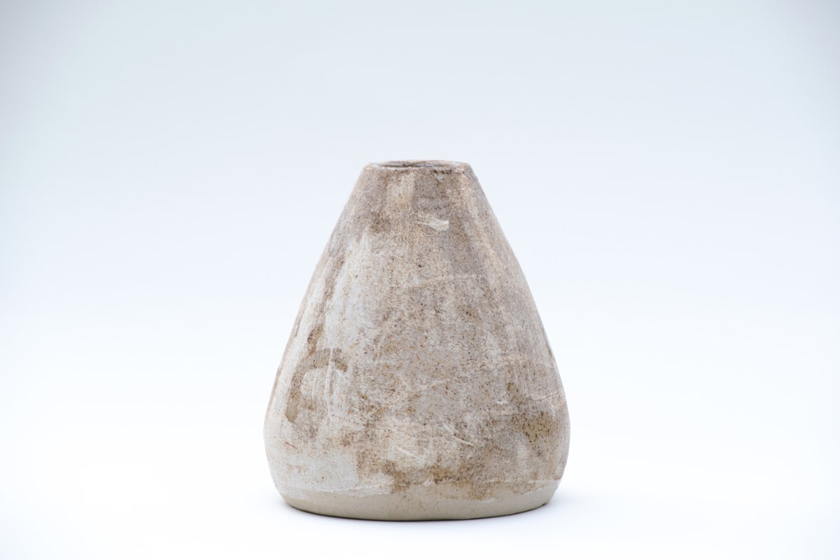 wild pigment vase: kaolin by emma estelle chambers 