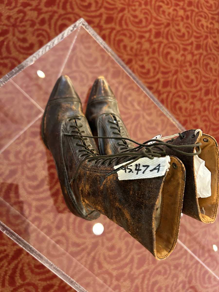 WC.SHOES.95.47A, Image 1.