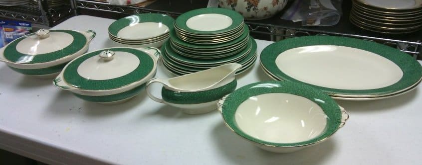 Set of 34 Green Semi-Porcelain Table Service 
