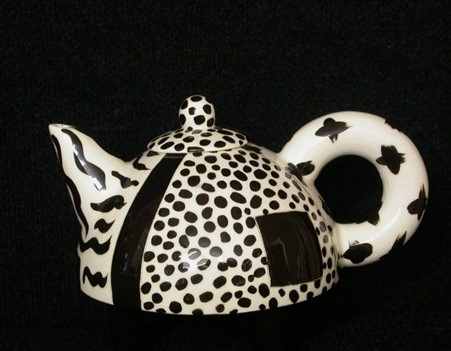 Teapot (and lid) by Jenny Orchard, Image 1.