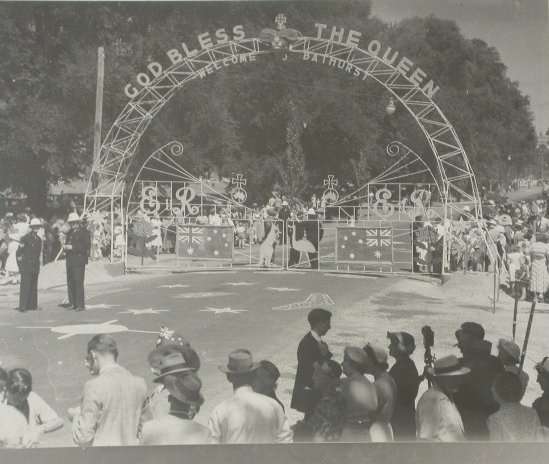 welcome gates for Queen Elizabeth 11's visit, Kendall Avenue, Bathurst by Frederick Smith 
