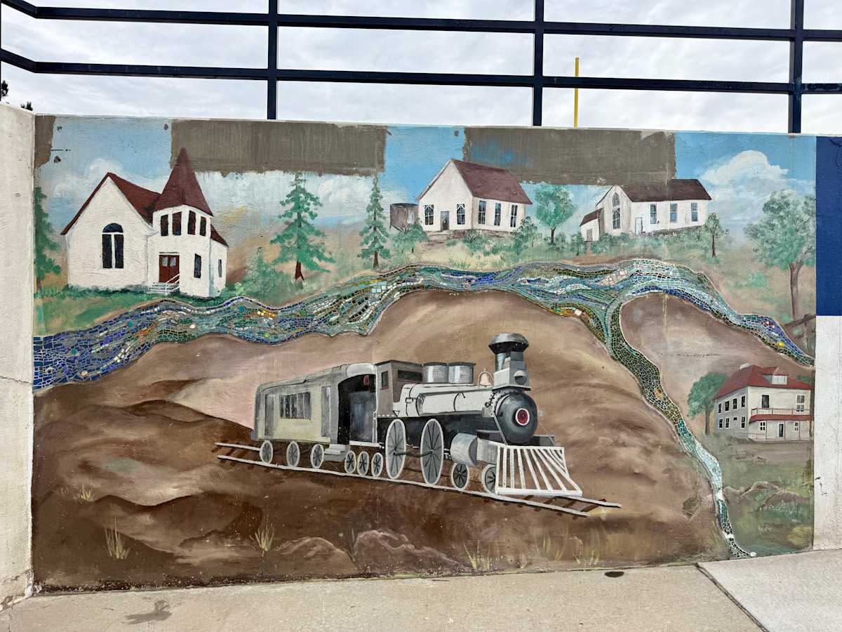 Parker History Mural by Parker Artists Guild (PAG)  Image: Painted in 2013, the Parker Artists Guild lent their talents to create a mural that honors the journey of Parker's historical past to its growing present.