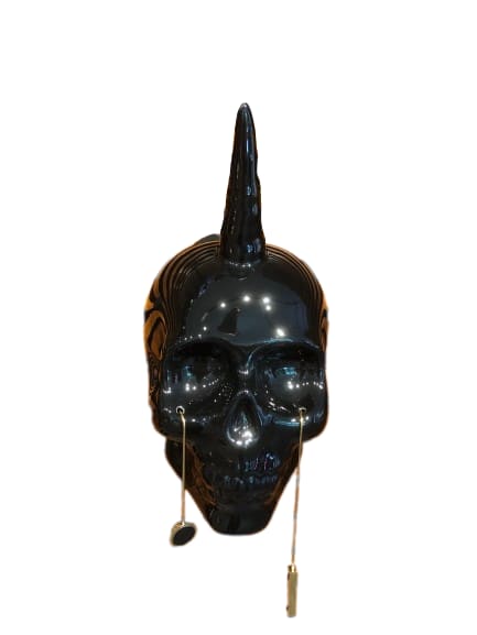 HARAJUKU SKULL III (CUERNO LISO BLACK) by Alonso Cartú 