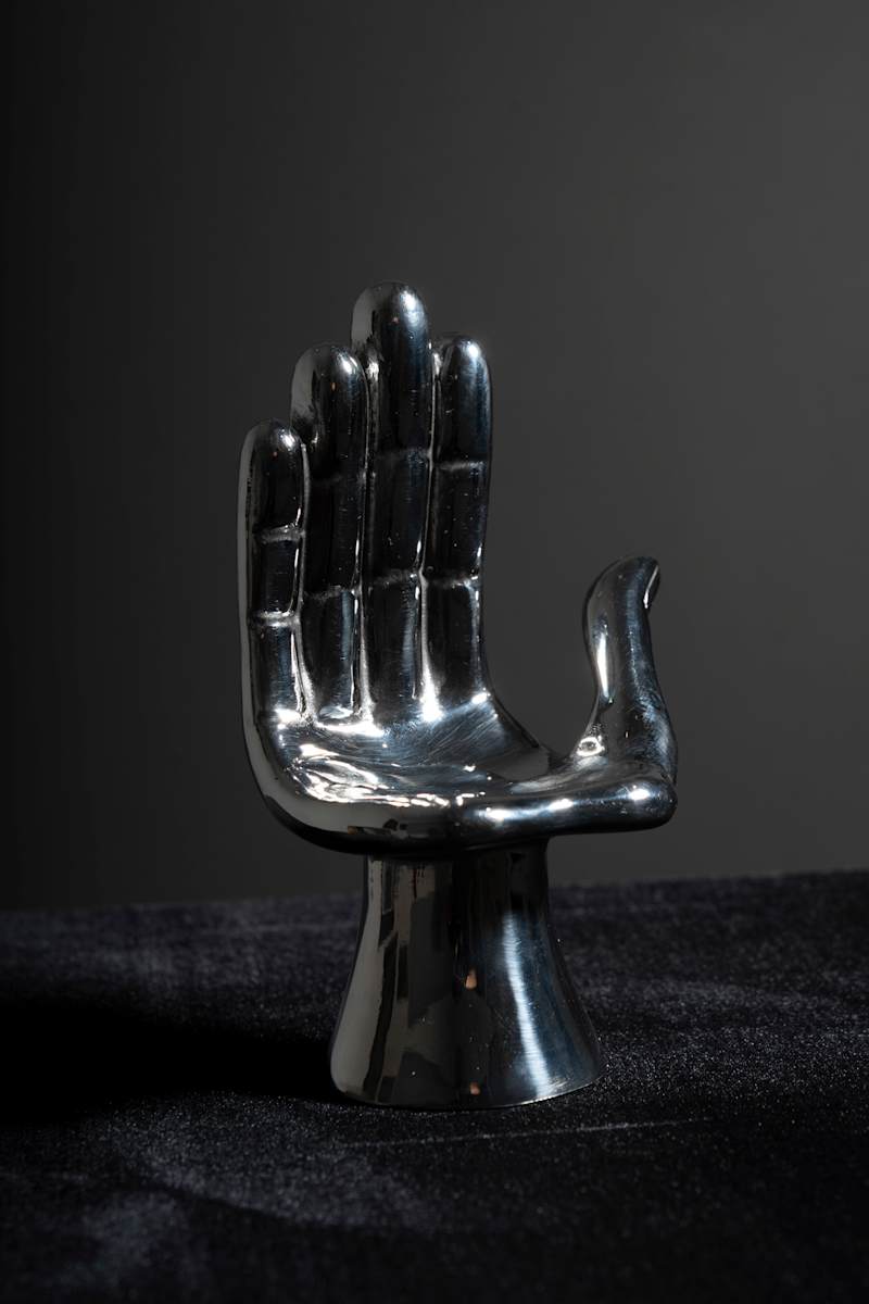 Mano silla con caja by Pedro Friedeberg, Image 3.
