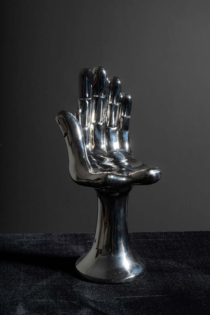 Mano silla cromo plata by Pedro Friedeberg, Image 3.
