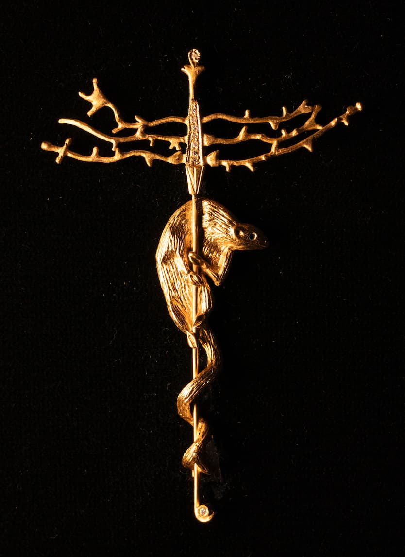 Dije Prendedor “SYSSIGY” by Leonora Carrington 