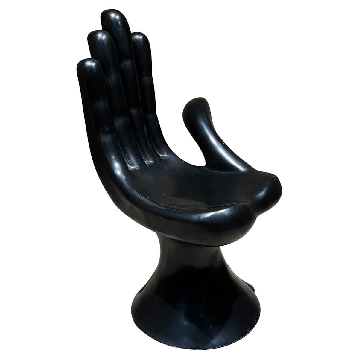 MANO SILLA (NEGRA) by Pedro Friedeberg 