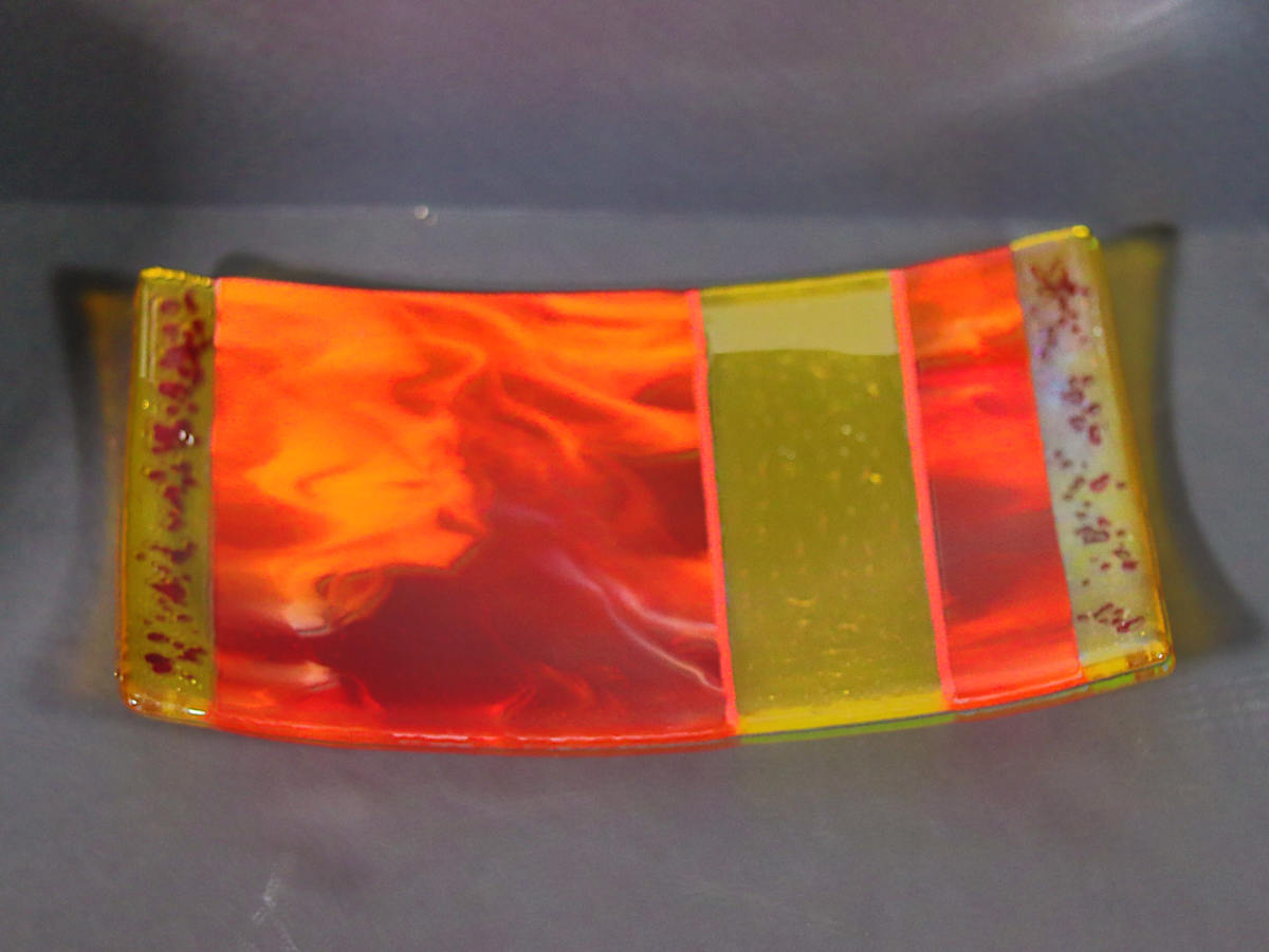 Generation 2 Platter by Jay Laxton  Image: Generation 2 glass, ribbons and frit