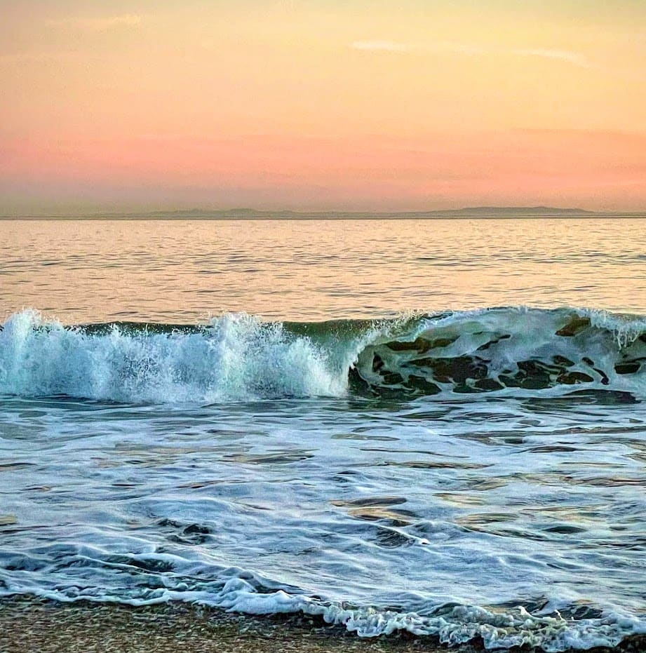 Wave in Sunset by Anat Ambar 