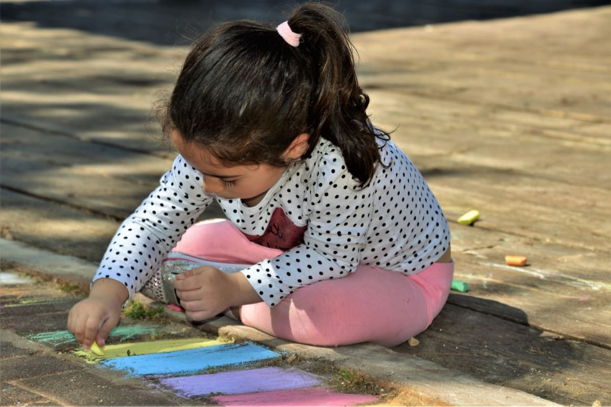 Drawing with Chalk by Anat Ambar 