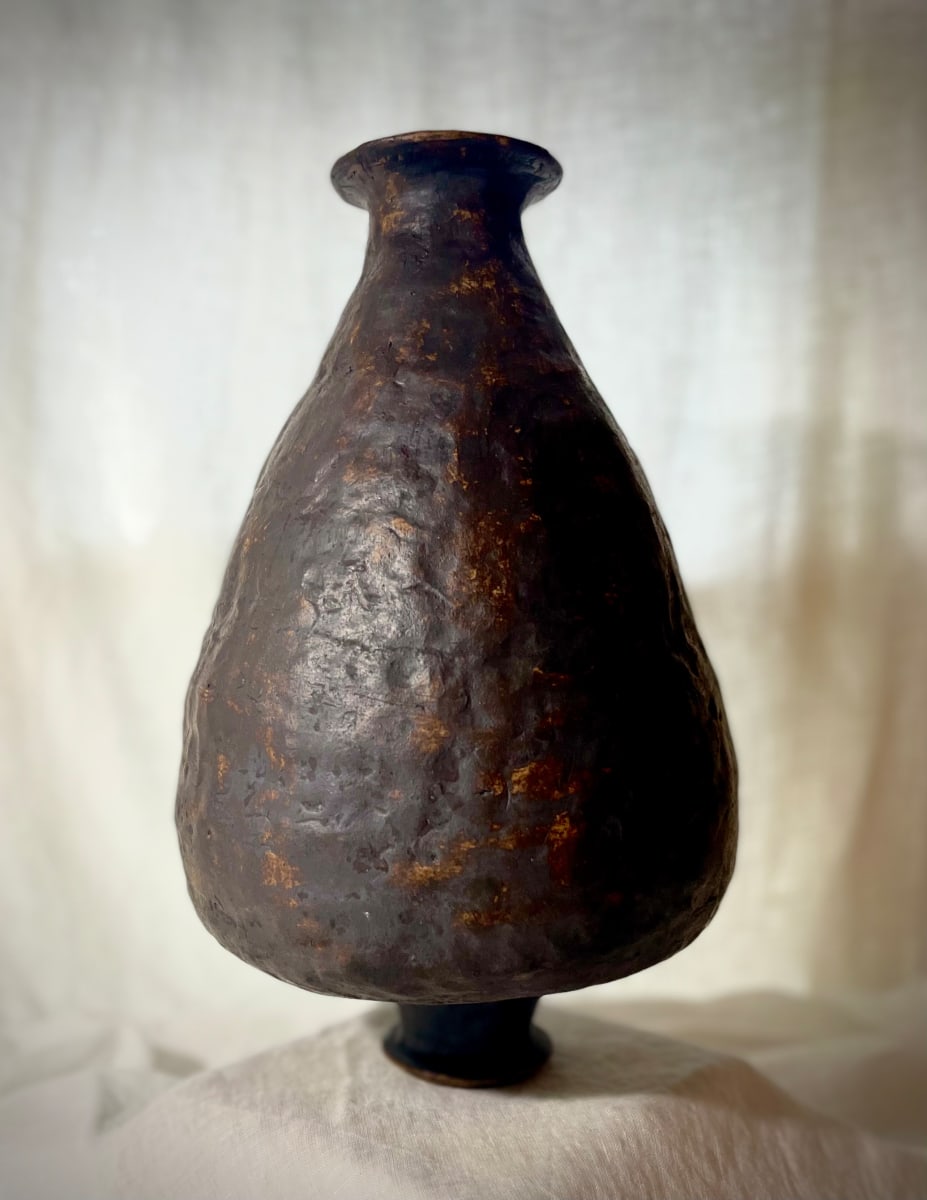 Armless Amphora #1 by Jennifer K Brown  Image: Burnished ceramic vessel exhibited in Paris, Design Week 2023. Hand-built using traditional methods, bisque-fired, burnished with manganese dioxide, and fired again.
