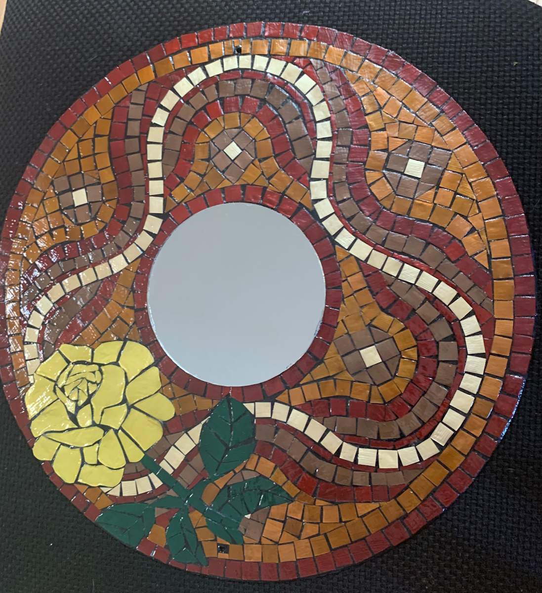 Rose mirror by Dina Afek, Image 1.