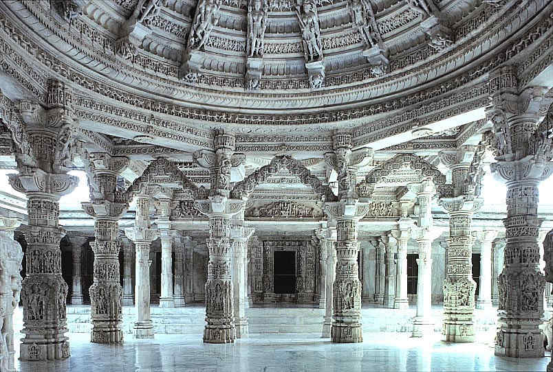 Vimala Vasahi, Interior hall with Carved Pillars and Ceiling by Luna Vasahi, Mount Abu, Rajasthan 