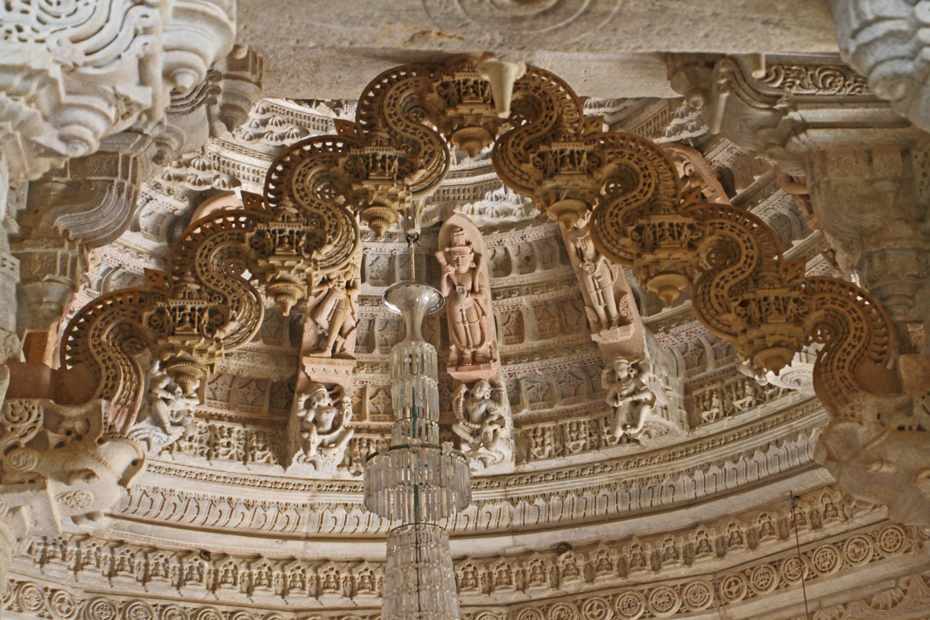 Dome, Western Sabha Mandapa (peristylar pillared hall), Dharna Vihara by Ranakpur, Rajasthan 