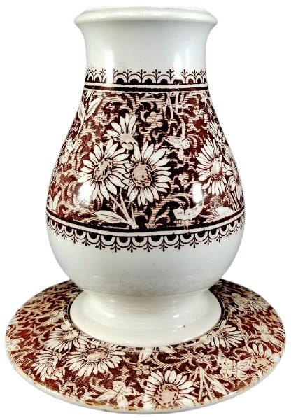 Unnamed (Daisies & Butterflies) by W. T. Copeland & Sons 