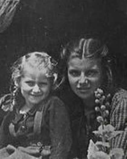 Meva Mikusz, Image 2.