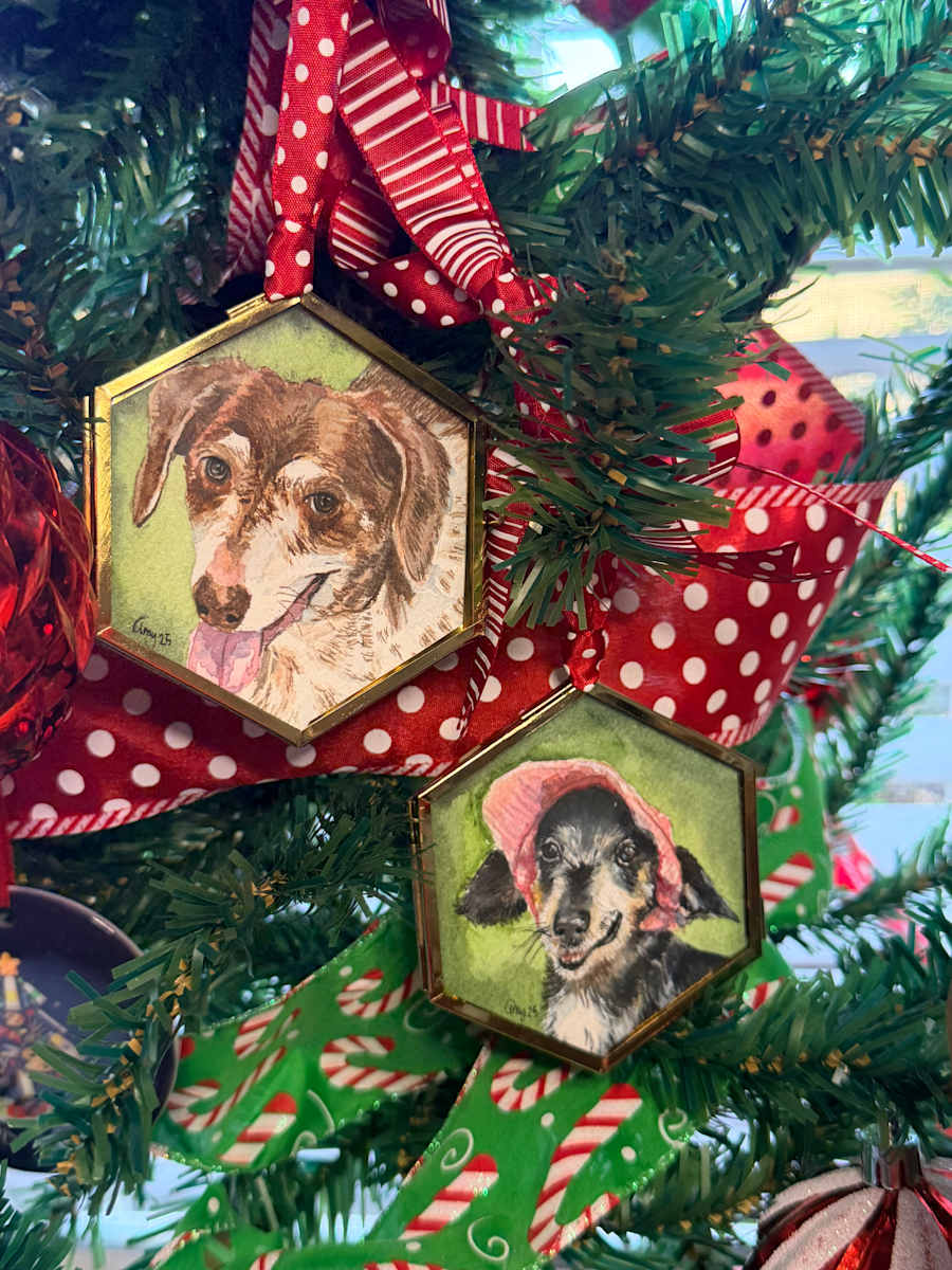 Hank & Dolly- Pippin Ornament by Amy DeVane 