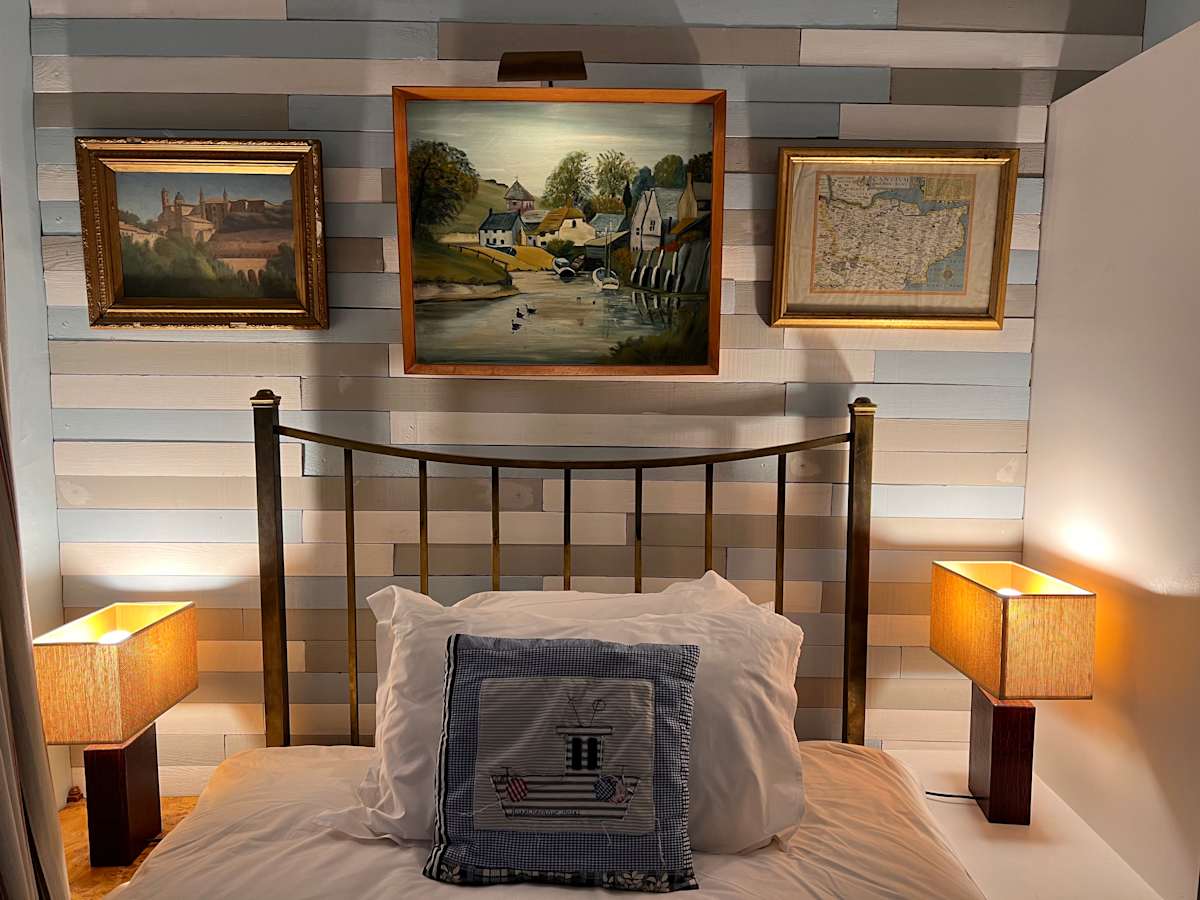 Room 9, Image 2.