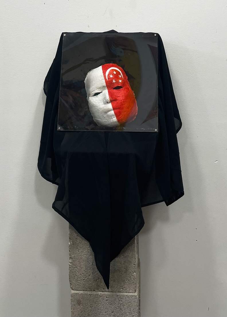 Singapore Flag Mask Box by Rumi Tsuda Estate  Image: Used in Asian Women Performance 1994