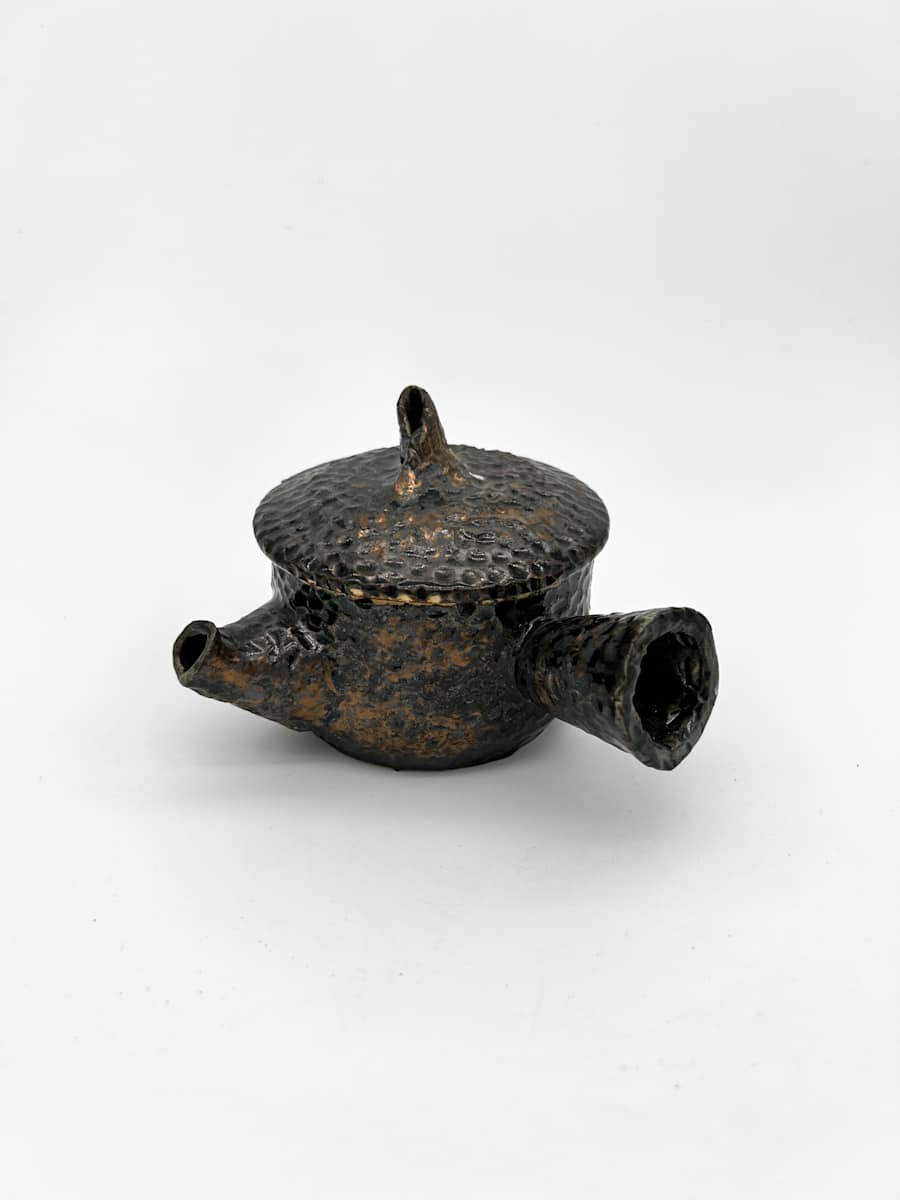 Teapot by Rumiko "Rumi"  Tsuda Estate, Image 1.