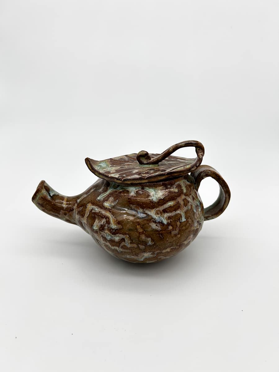 Leaf Teapot by Rumiko "Rumi"  Tsuda Estate, Image 2.