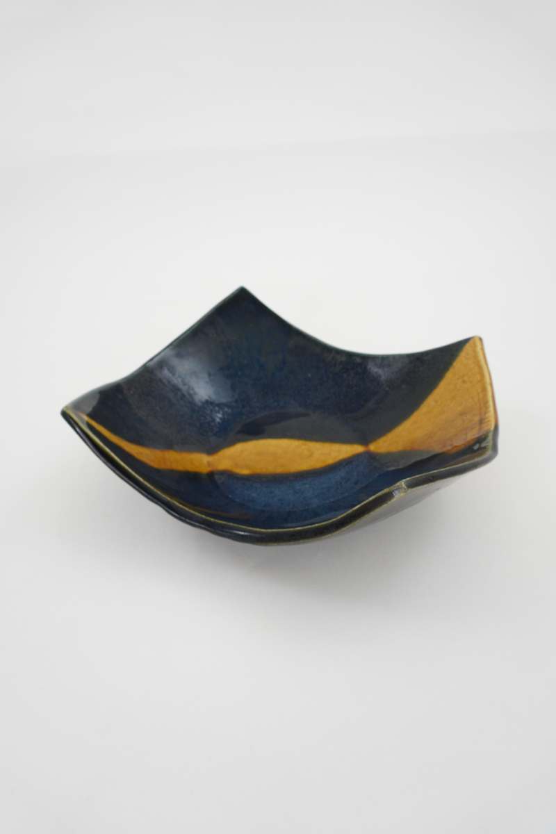 Bowl by Rumiko "Rumi"  Tsuda Estate, Image 2.